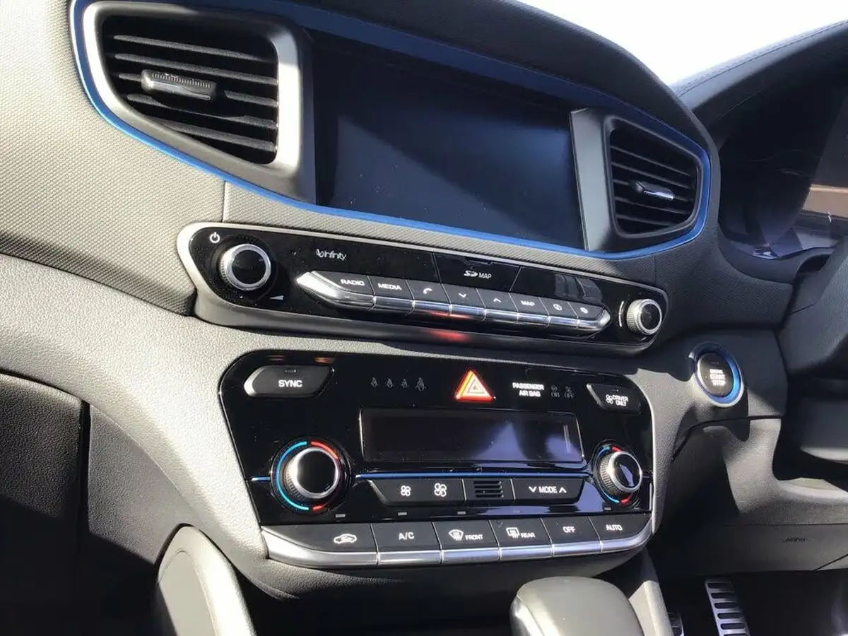 2017-hyundai-ioniq-16-gdi-premium-se-hybrid-big-17