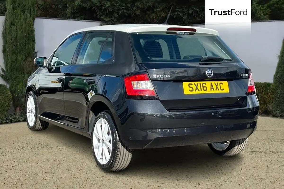2016-skoda-fabia-12-tsi-colour-edition-big-1