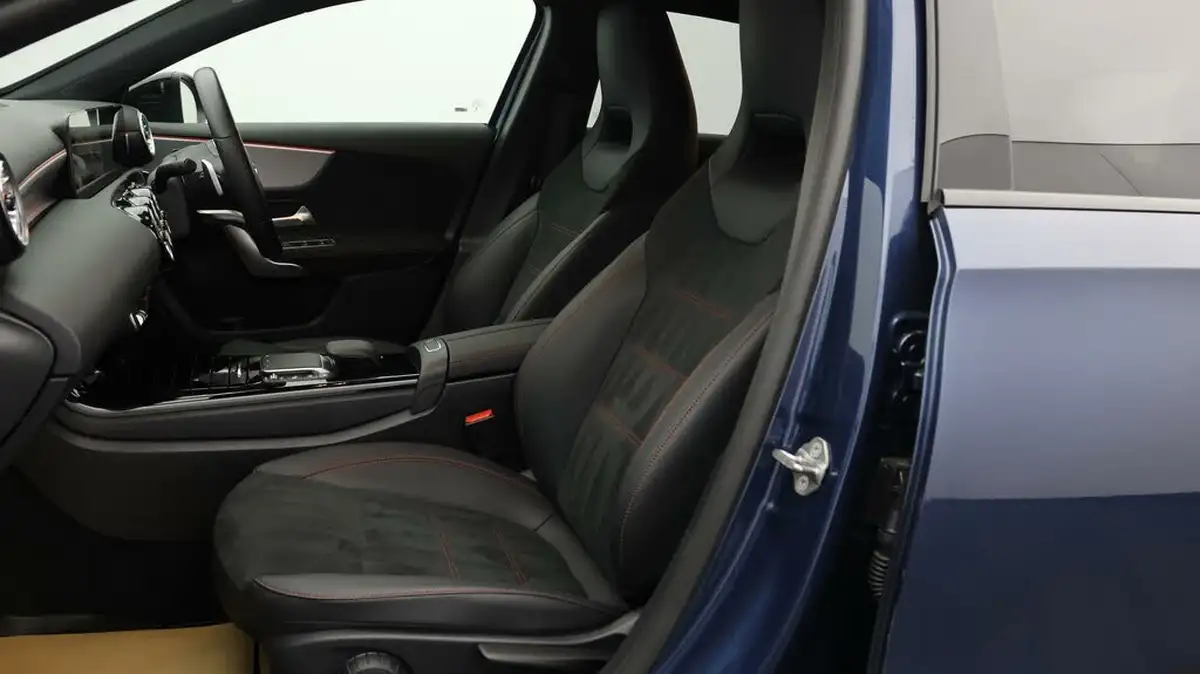 2022-mercedes-benz-a-class-13-a180-amg-line-premium-plus-night-edition-hatchback-5d-big-13