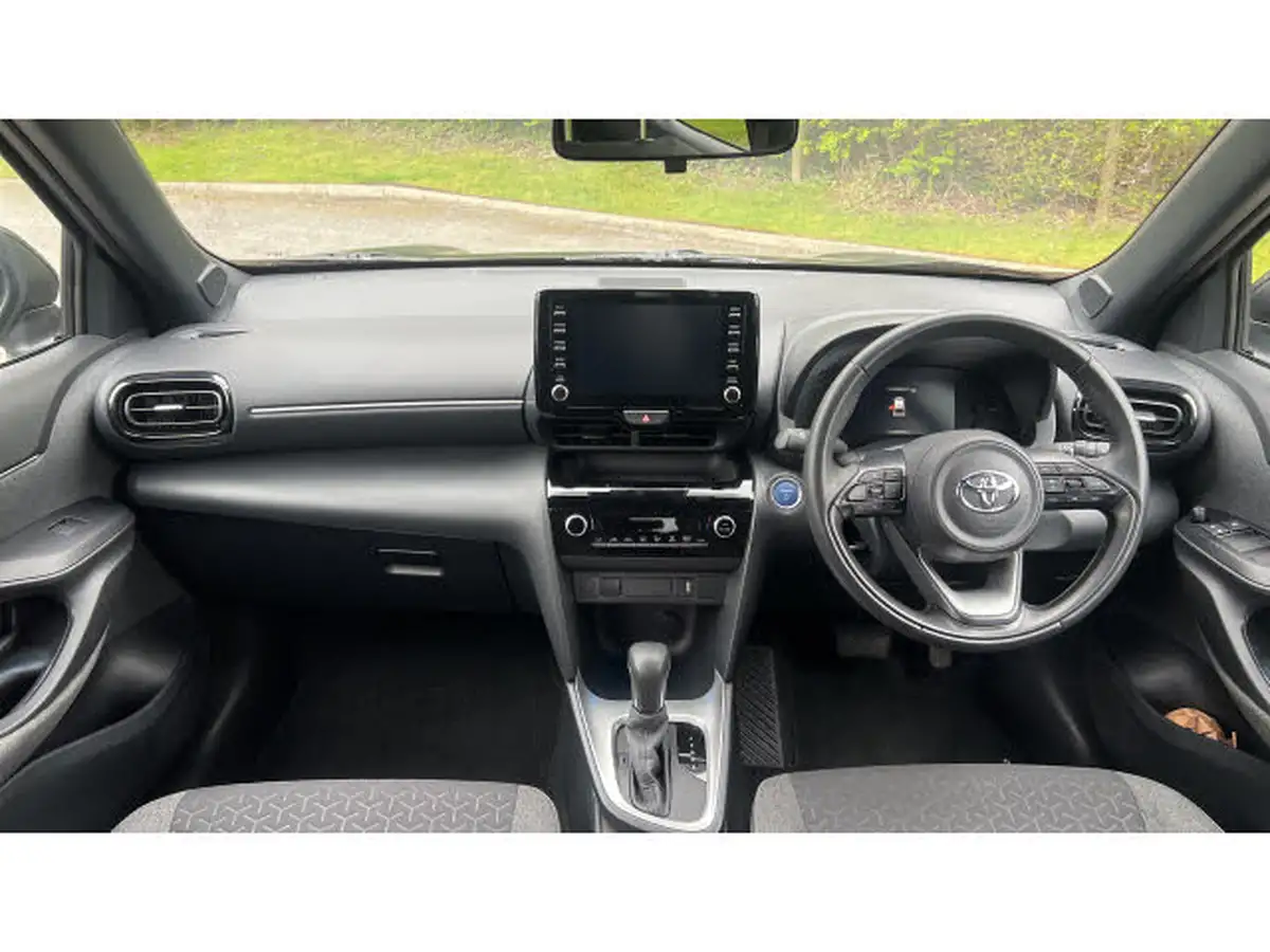 2022-toyota-yaris-15-vvt-i-design-panoramic-roof-big-9