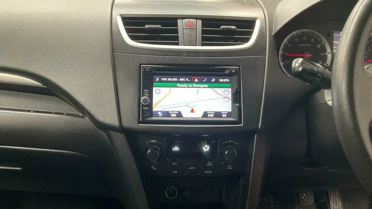 2015-suzuki-swift-12-sz4-94ps-nav-5d-big-8
