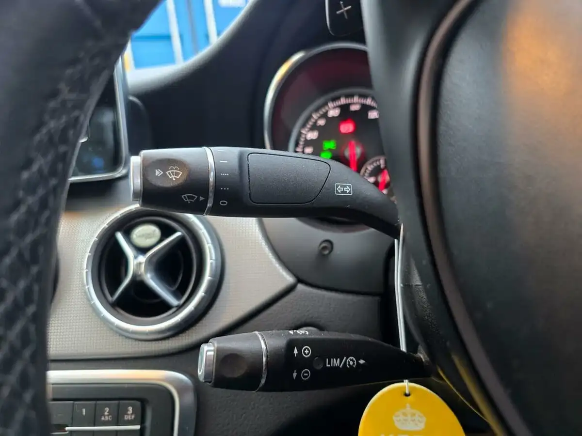 2017-mercedes-benz-cla-21d-cla-220-sport-4matic-coupe-4d-big-37