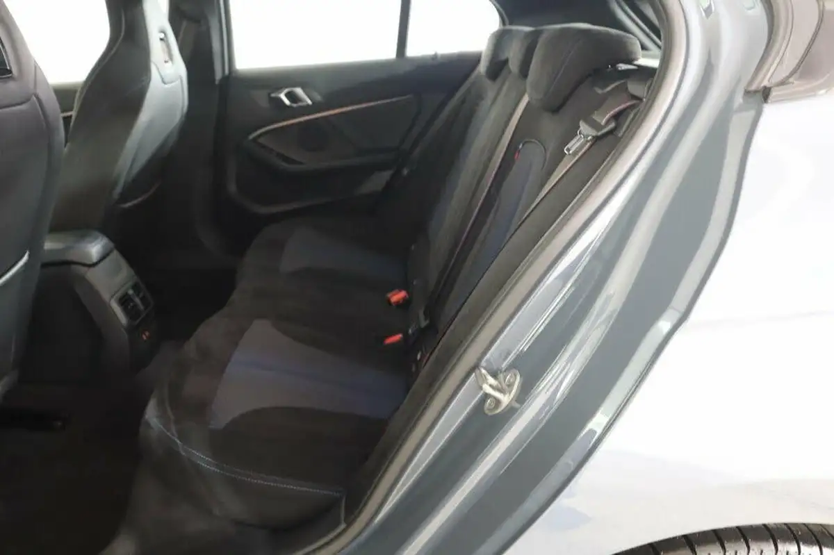 2021-bmw-1-series-20-m135i-xdrive-big-14
