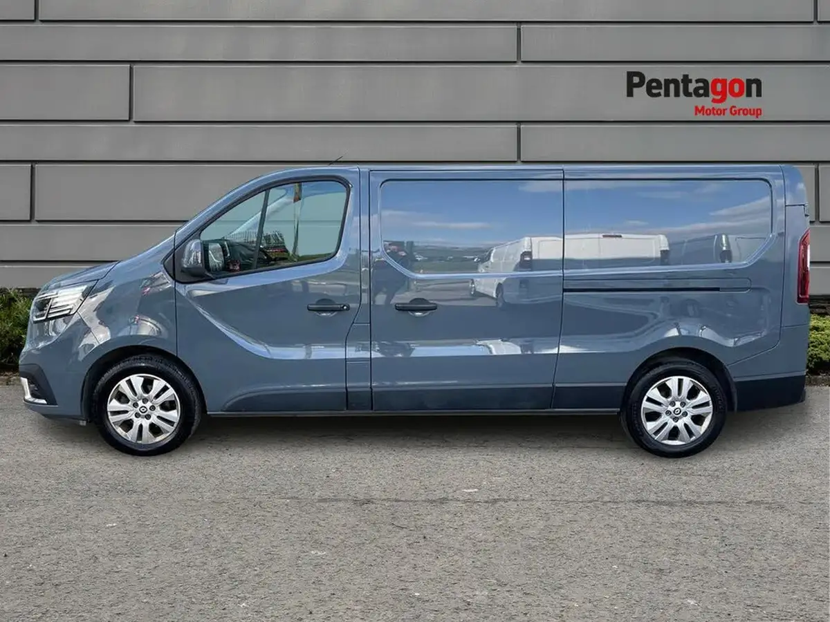 2022-renault-trafic-20dci-ll30-170-sport-panel-edc-auto-big-11