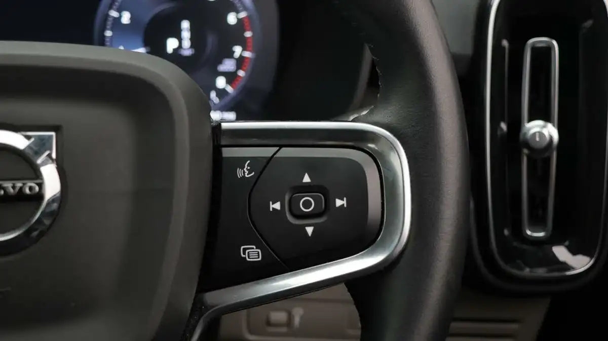 2021-volvo-xc40-15-t3-inscription-pro-163bhp-geartronic-big-23