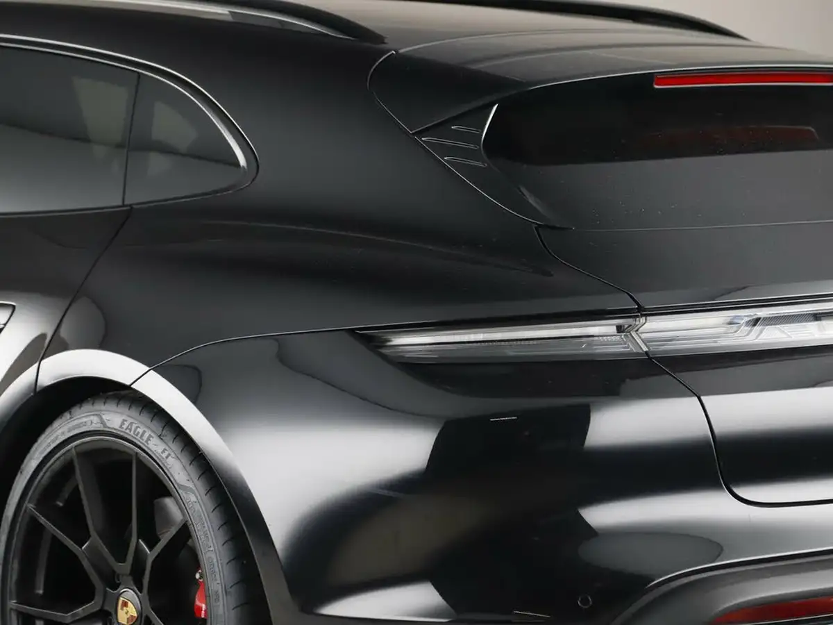 2023-porsche-taycan-e-gts-sport-turismo-big-26