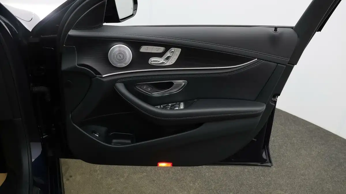2020-mercedes-benz-e-class-20d-e300d-amg-line-edition-premium-plus-saloon-4d-big-14