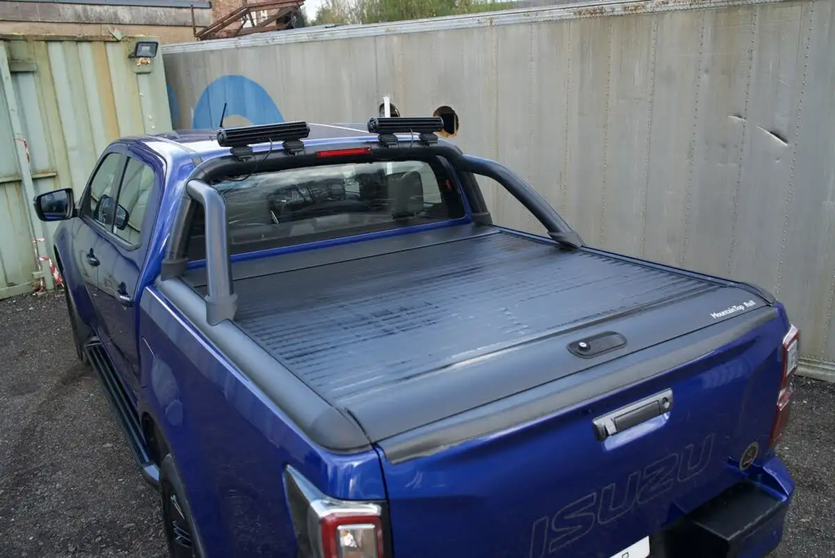 2023-isuzu-d-max-19td-v-cross-big-25