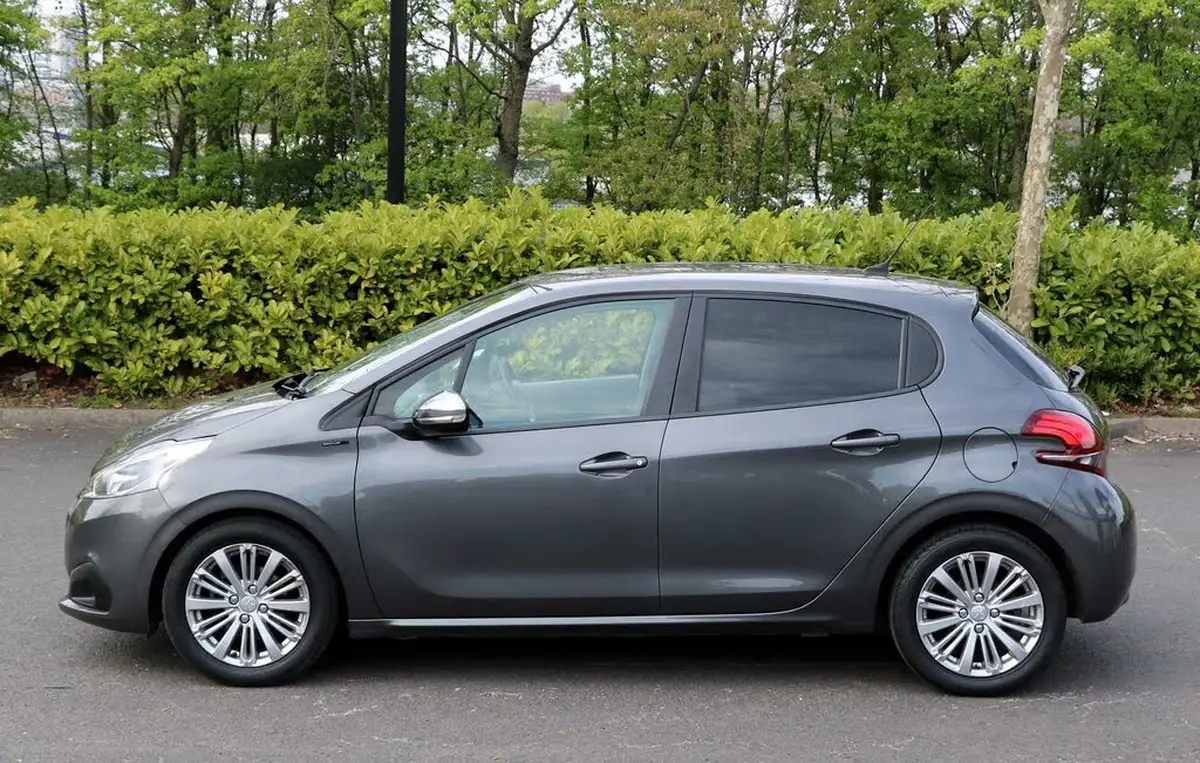 2019-peugeot-208-15-bluehdi-signature-big-6