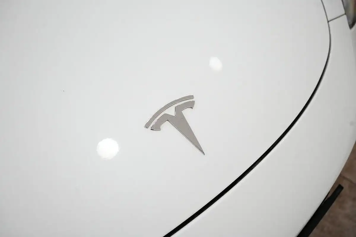 2020-tesla-model-3-e-performance-big-18