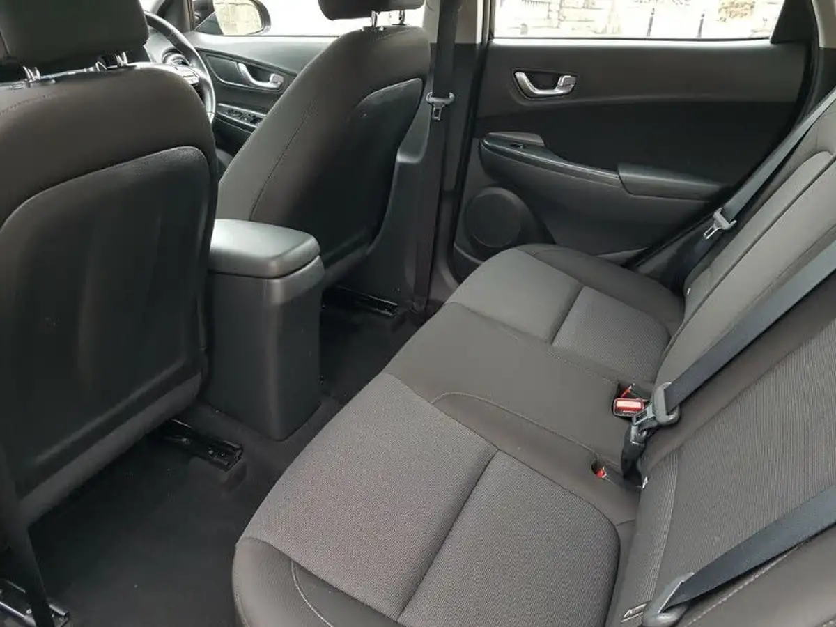 2022-hyundai-kona-16-gdi-se-connect-big-5