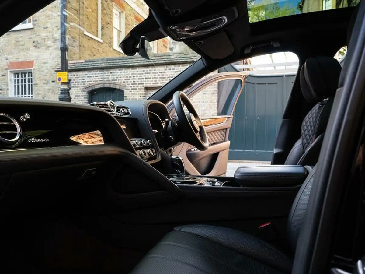 2023-bentley-bentayga-40-v8-big-10