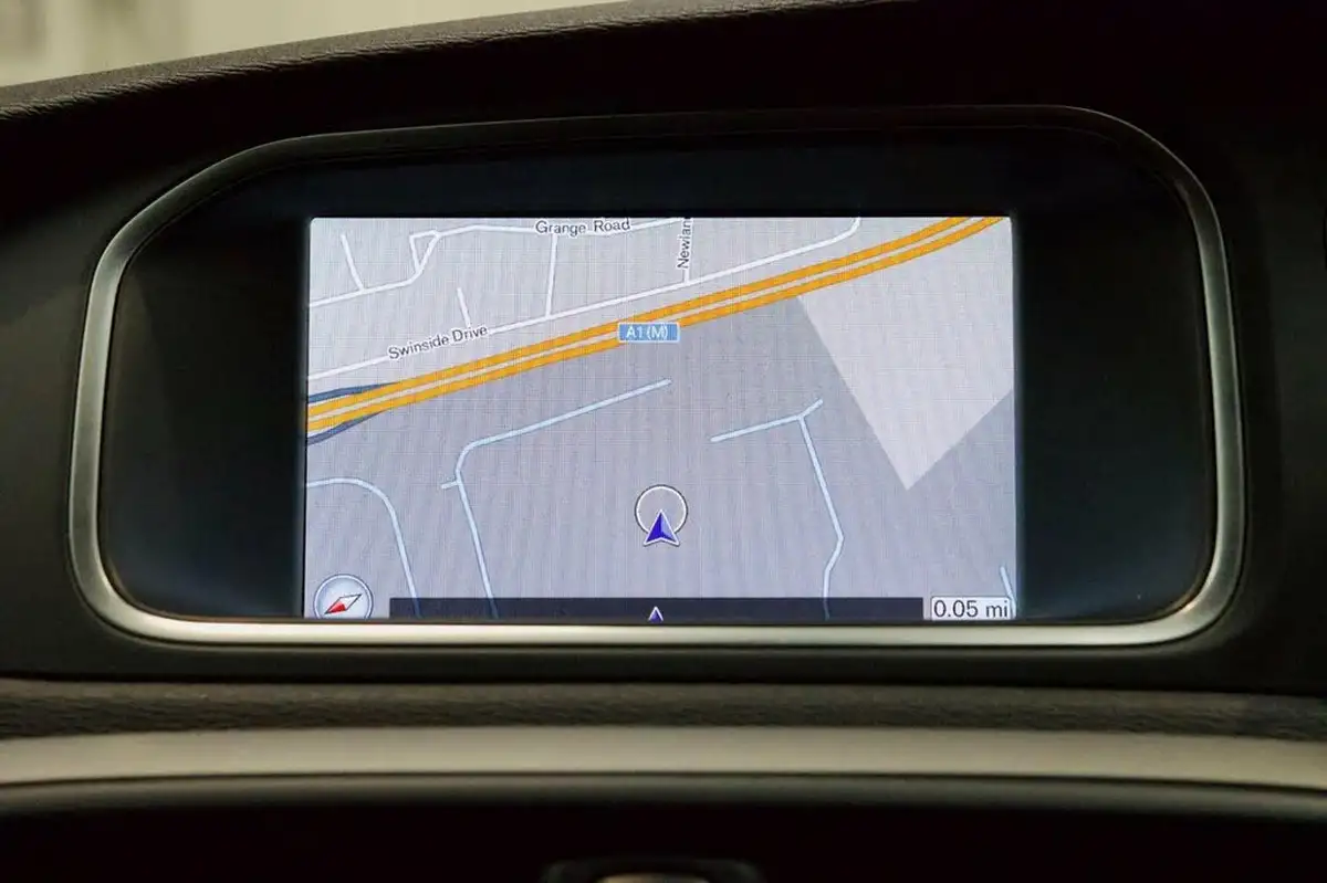 2015-volvo-v40-20td-d2-es-nav-geartronic-big-18