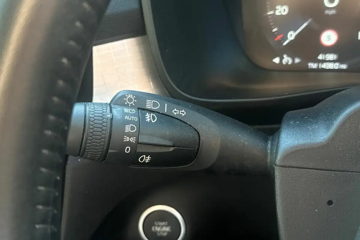 2020-volvo-xc40-20td-d3-momentum-big-26