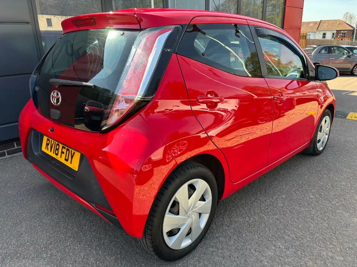 2018-toyota-aygo-10-vvt-i-x-play-71bhp-5d-big-6