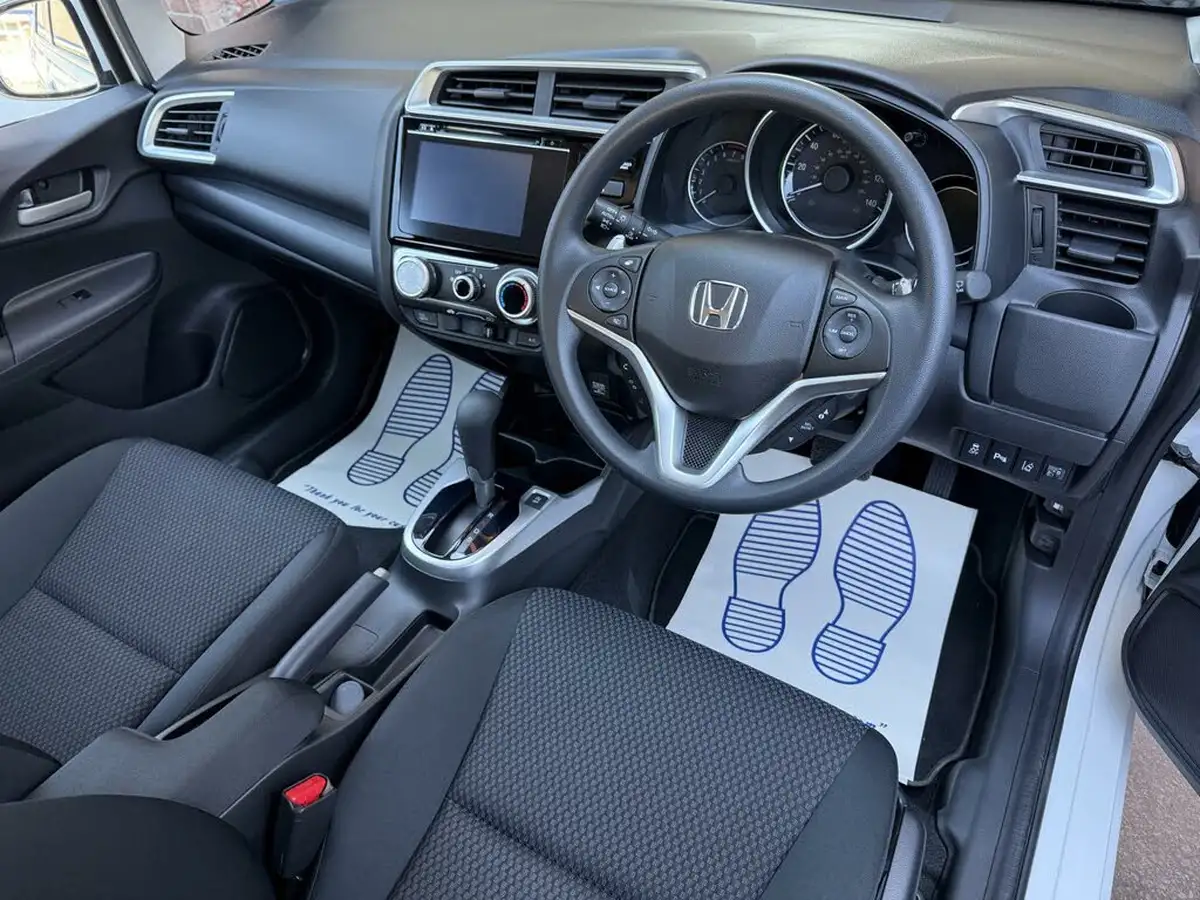 2020-honda-jazz-13-i-vtec-se-cvt-big-10