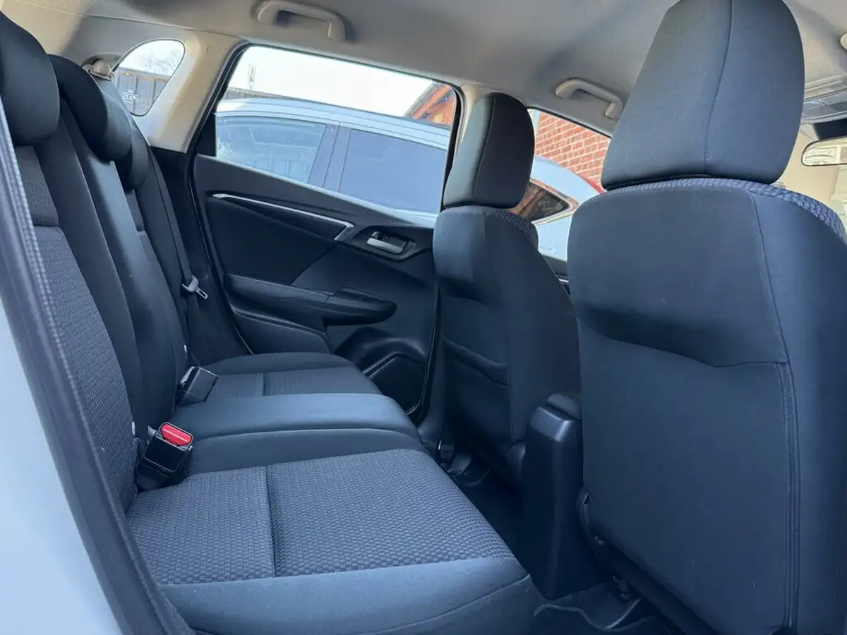 2020-honda-jazz-13-i-vtec-se-cvt-big-14