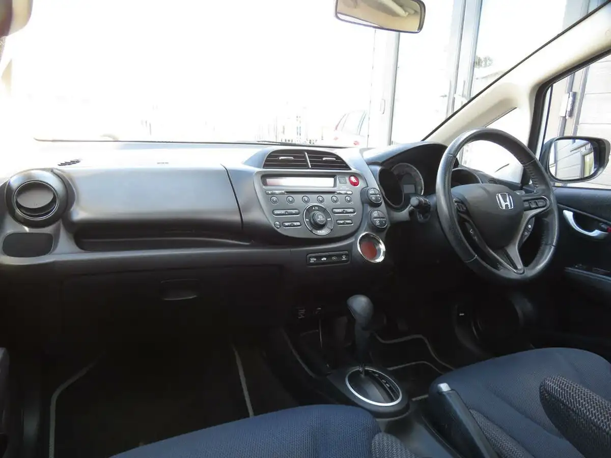 2013-honda-jazz-14-ex-cvt-big-20