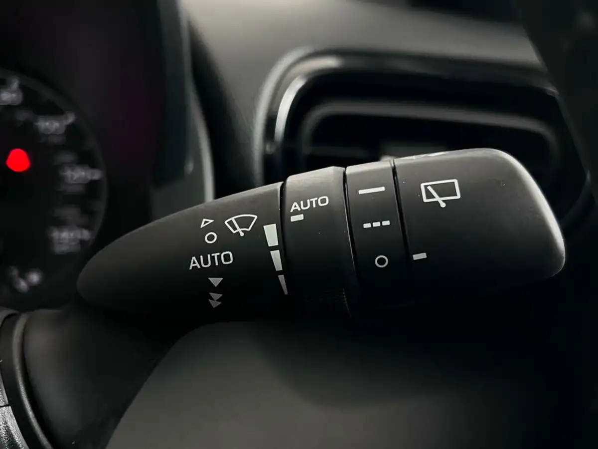 2021-toyota-yaris-15-vvt-i-icon-114bhp-hybrid-1490cc-e-cvt-big-19