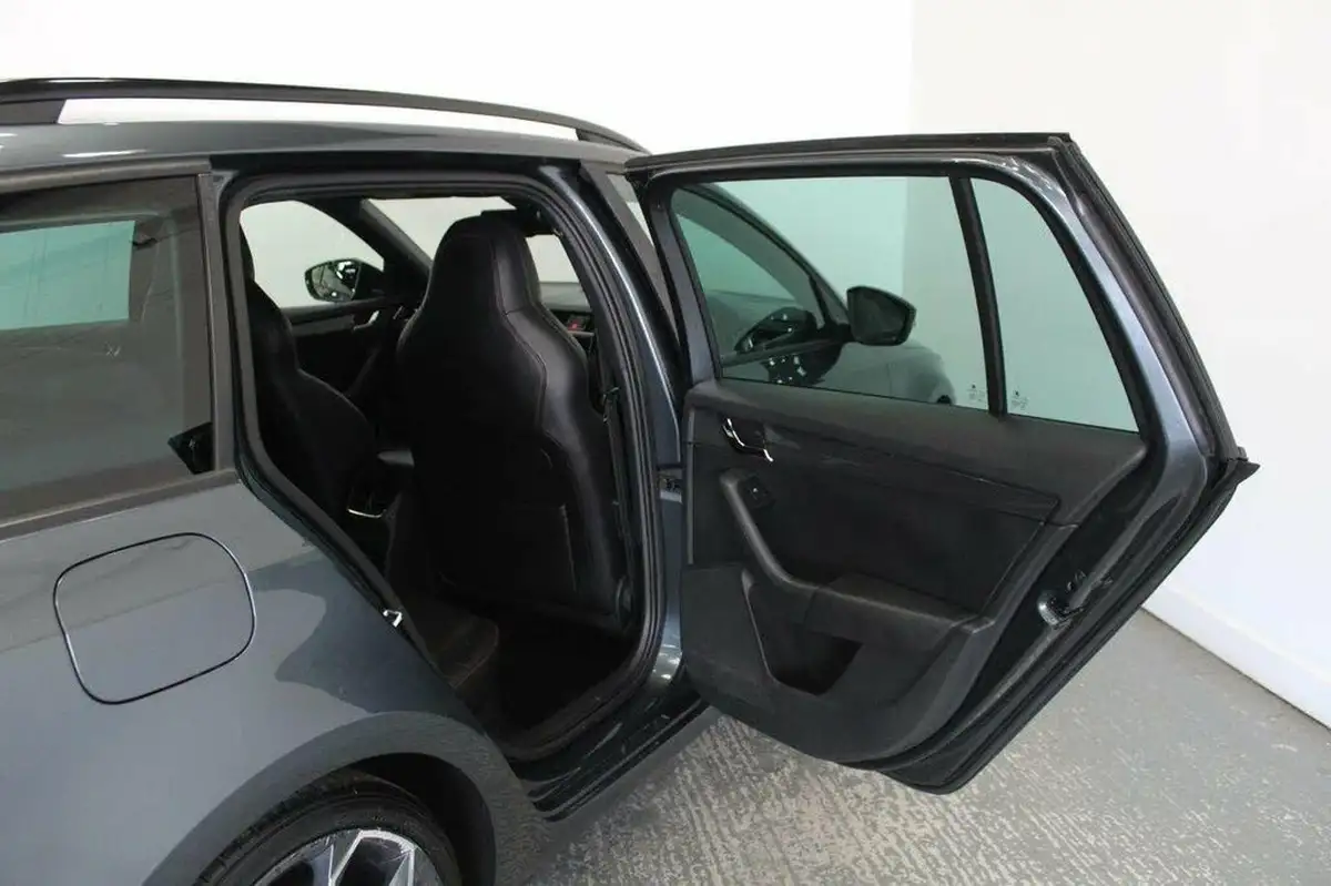2015-skoda-octavia-20tdi-vrs-estate-big-19