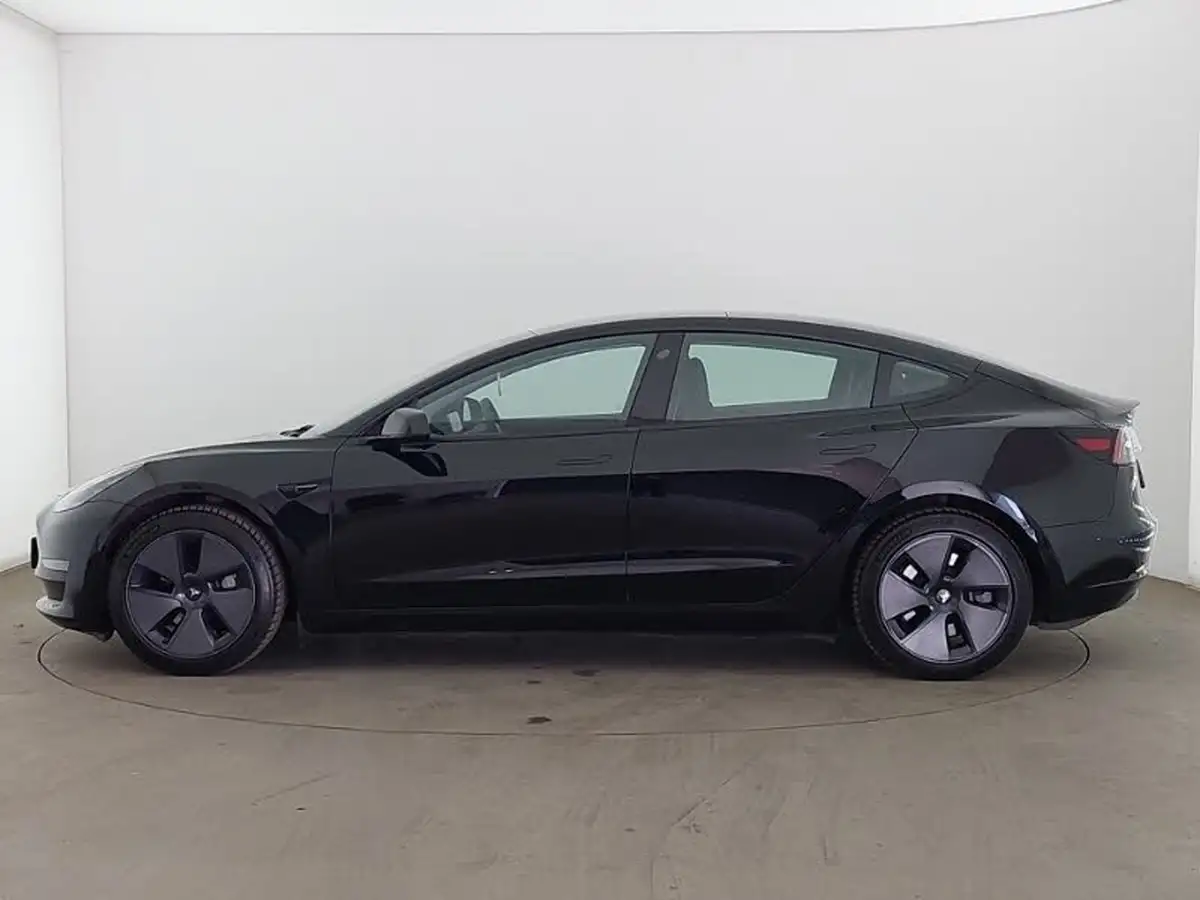 2022-tesla-model-3-e-long-range-big-3