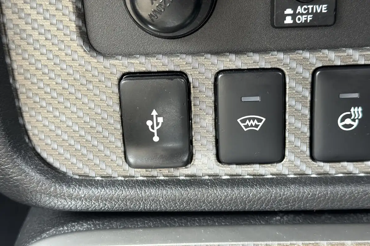 2019-mitsubishi-outlander-24-5h-phev-big-22