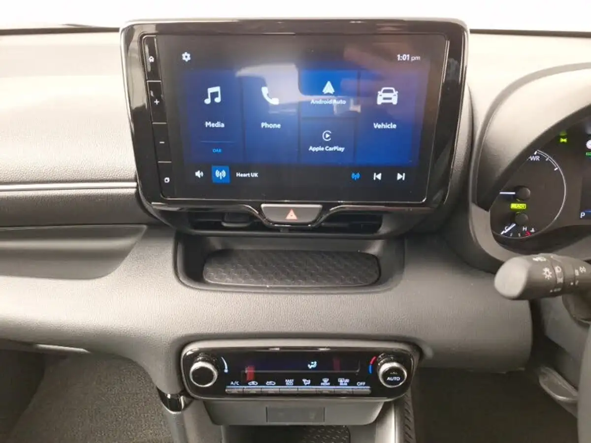 2024-mazda-mazda2-15-centre-line-big-9