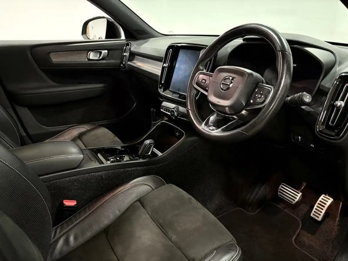 2019-volvo-xc40-20td-d3-r-design-awd-geartronic-big-5