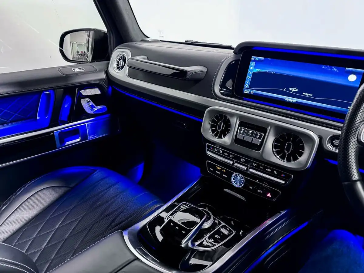 2021-mercedes-benz-g-class-40-g63-amg-big-29
