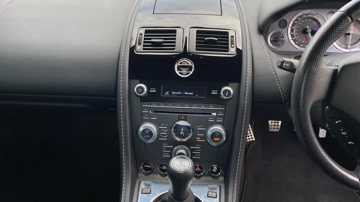 2016-aston-martin-vantage-47-v8-vantage-coupe-big-8