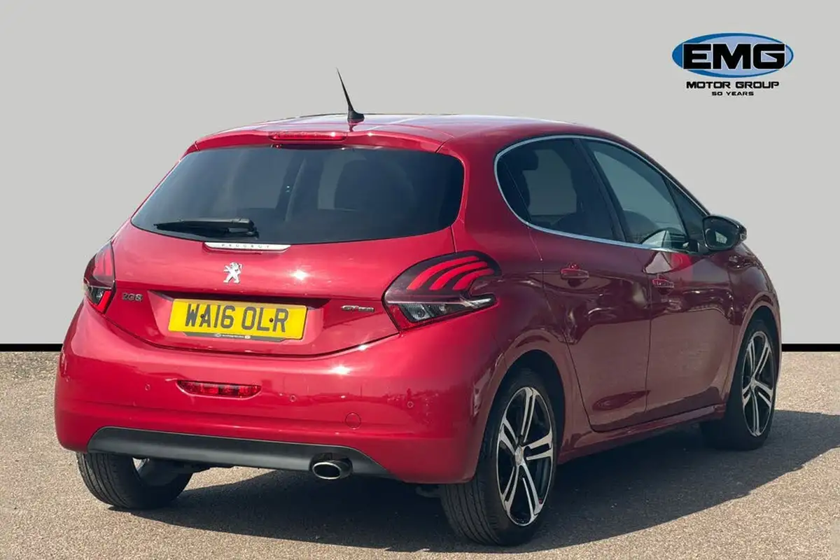 2016-peugeot-208-12-puretech-gt-line-5d-big-3