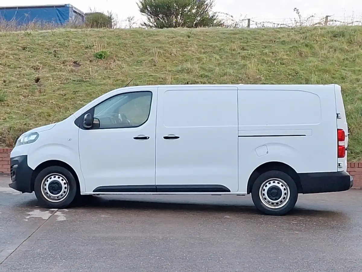 2022-vauxhall-vivaro-15td-2900-l2h1-dynamic-big-10