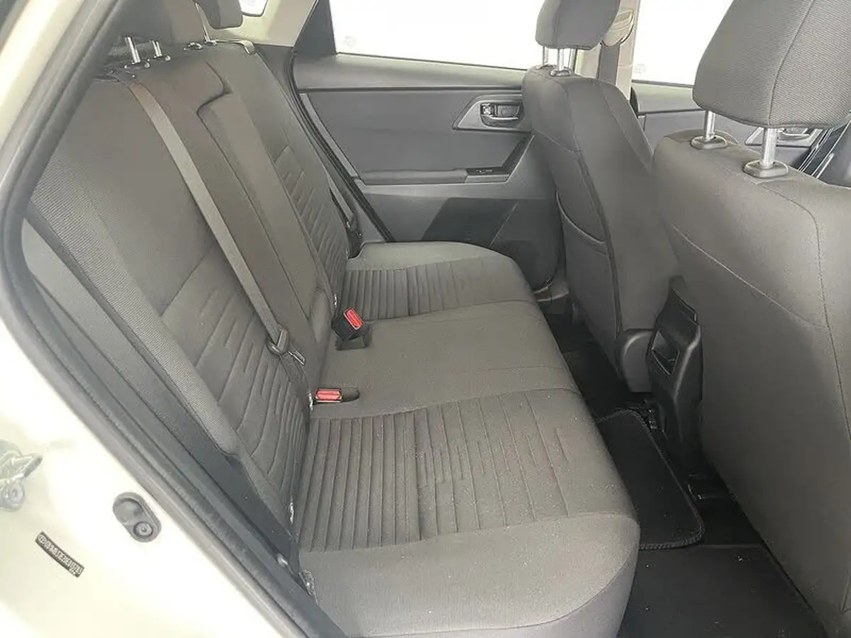 2017-toyota-auris-16d-icon-tss-hatchback-big-12