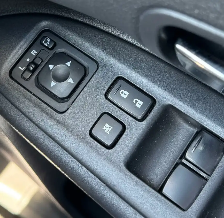 2014-mitsubishi-outlander-22di-d-gx4-big-16