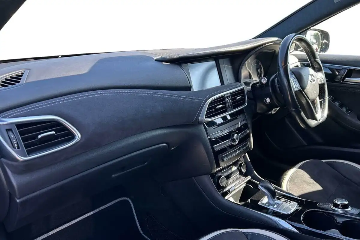 2017-infiniti-q30-22d-sport-intouch-awd-big-1