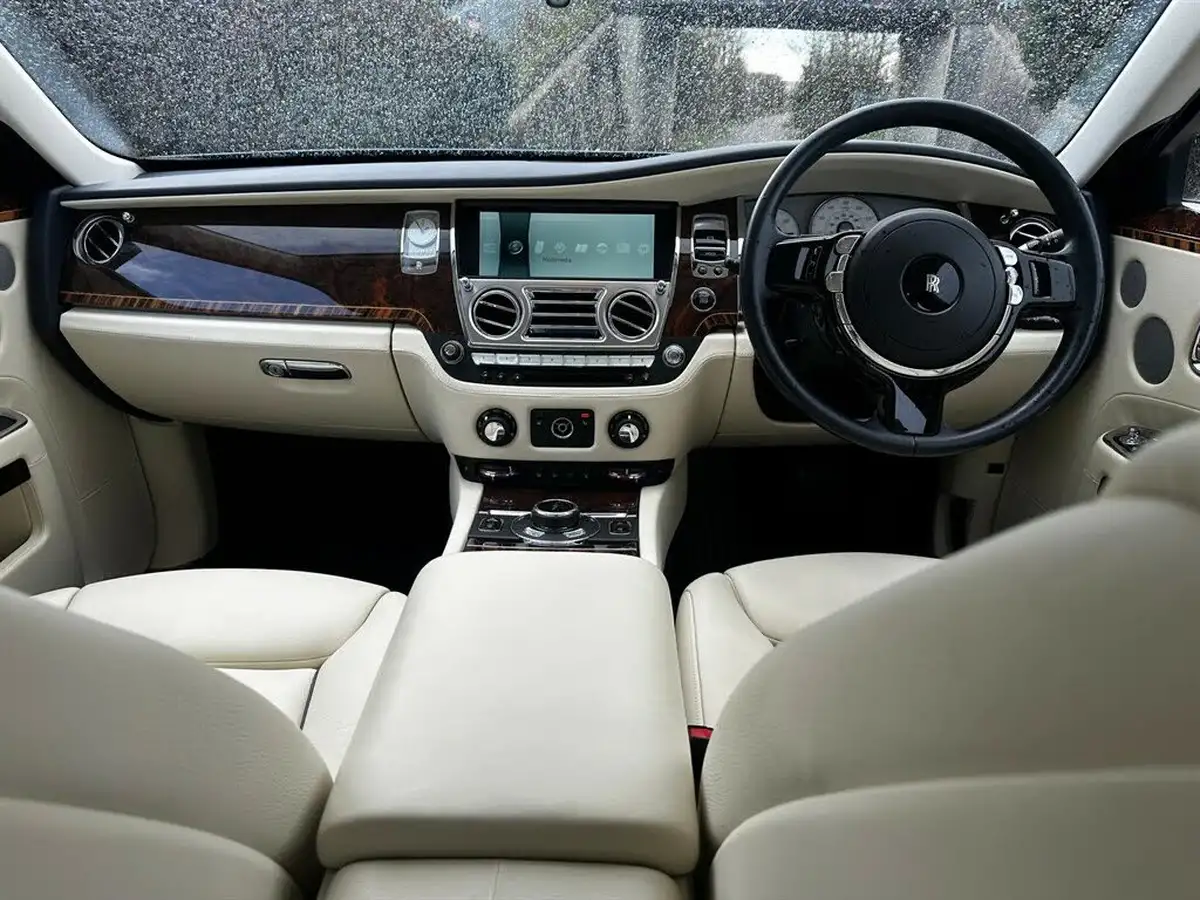 2016-rolls-royce-ghost-66-big-9