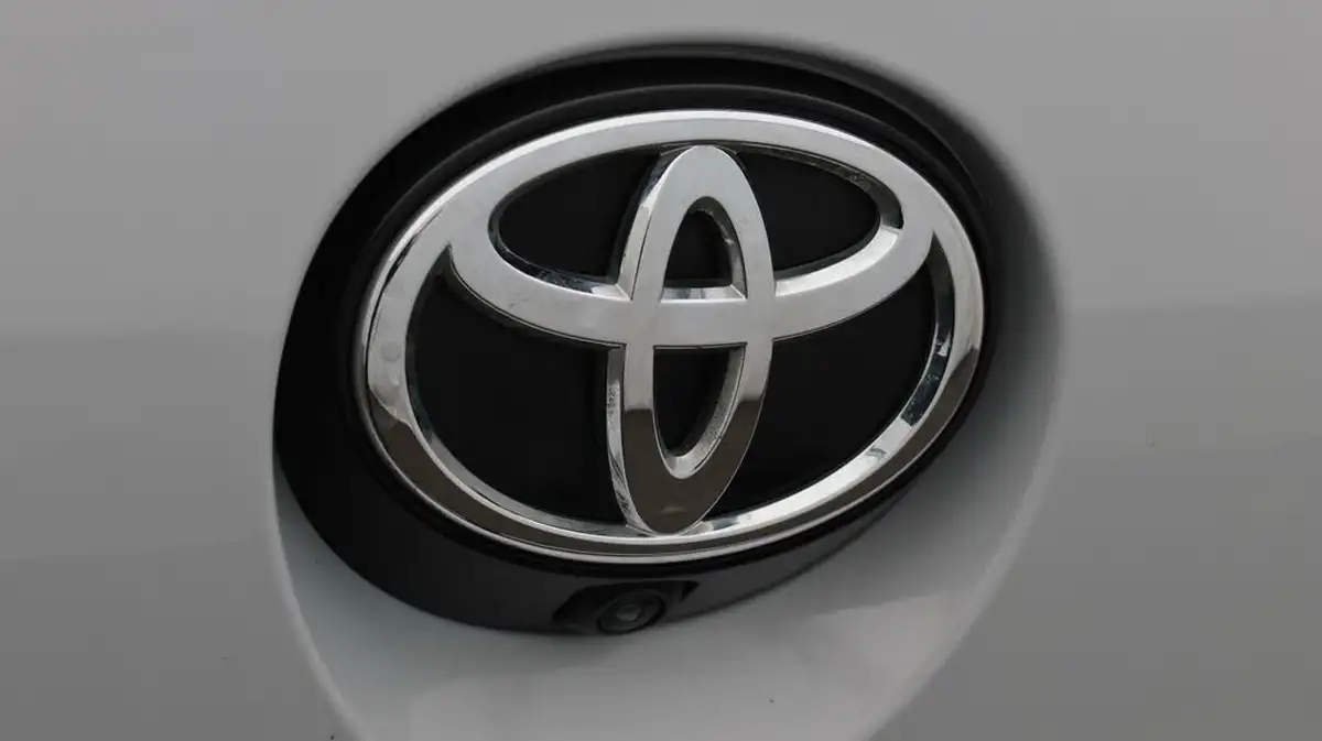 2023-toyota-corolla-18-vvt-i-gr-sport-138bhp-hatchback-big-20