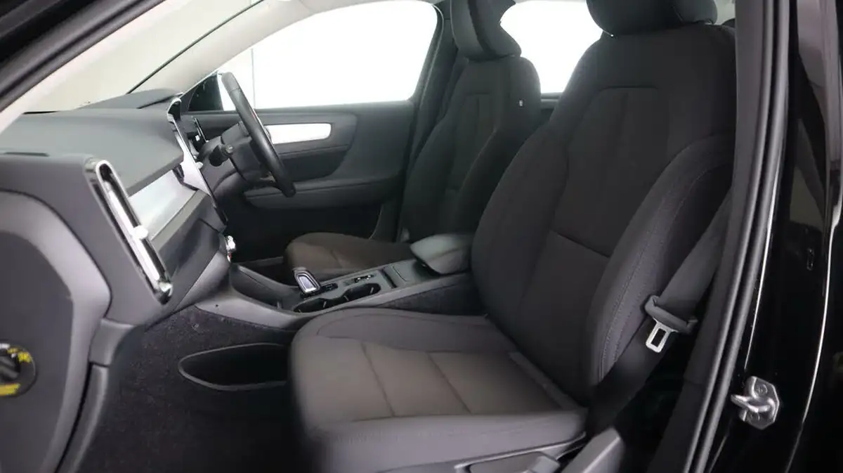 2020-volvo-xc40-20td-d3-momentum-geartronic-big-14