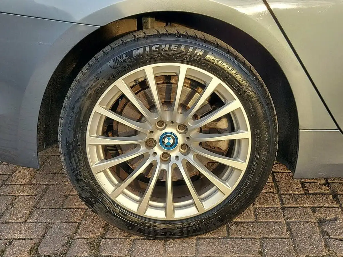 2019-bmw-5-series-20-530e-se-auto-big-17