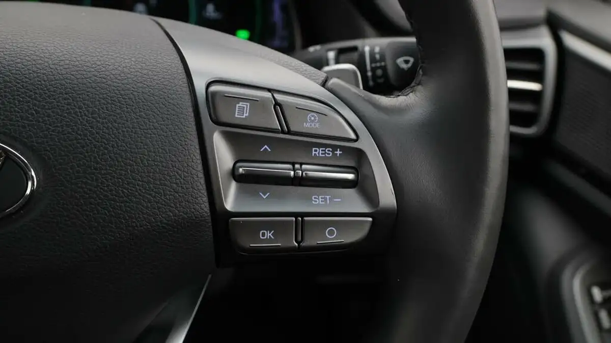 2020-hyundai-ioniq-16-gdi-premium-hybrid-big-25