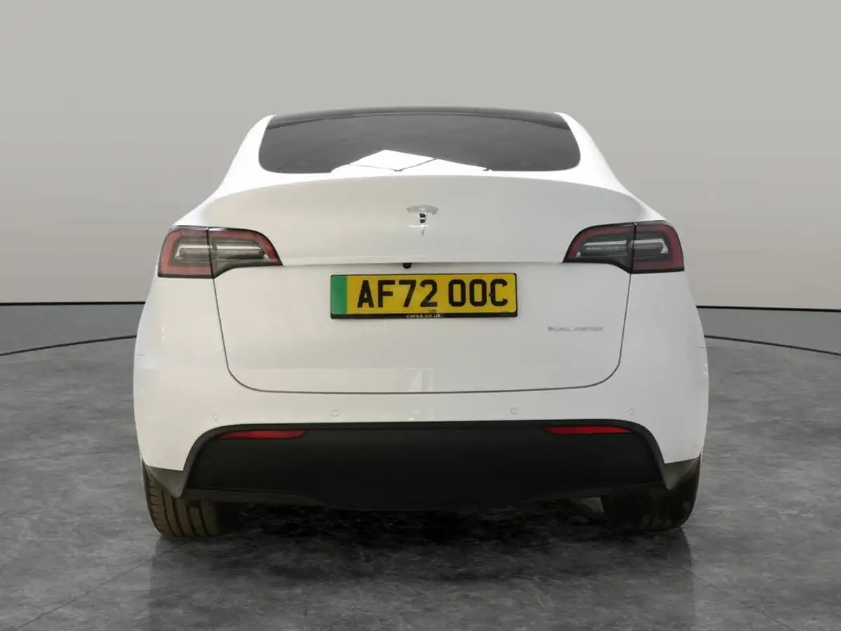 2022-tesla-model-y-e-long-range-big-10