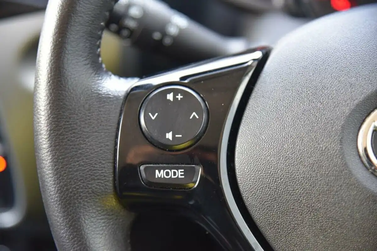 2018-toyota-aygo-10-vvt-i-x-play-71bhp-5d-big-30