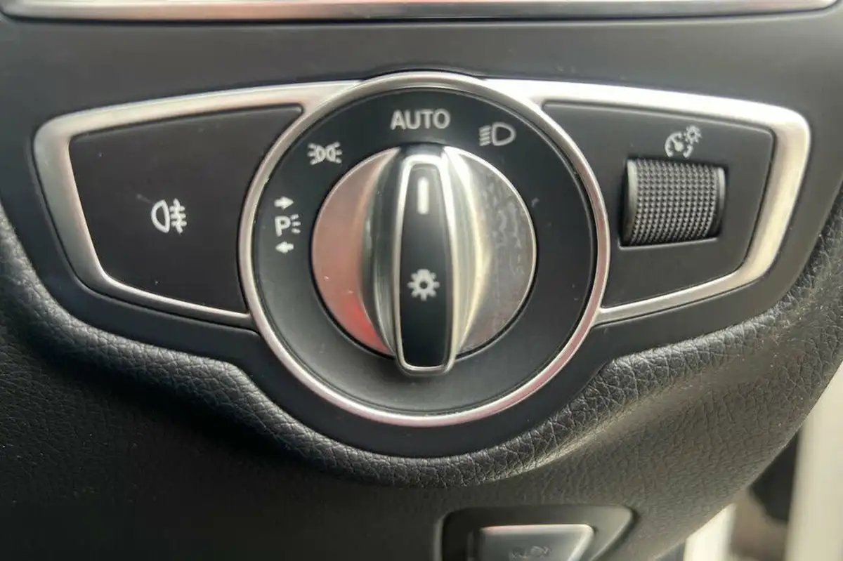 2018-mercedes-benz-glc-class-21d-glc220d-sport-ss-station-wagon-5d-big-15