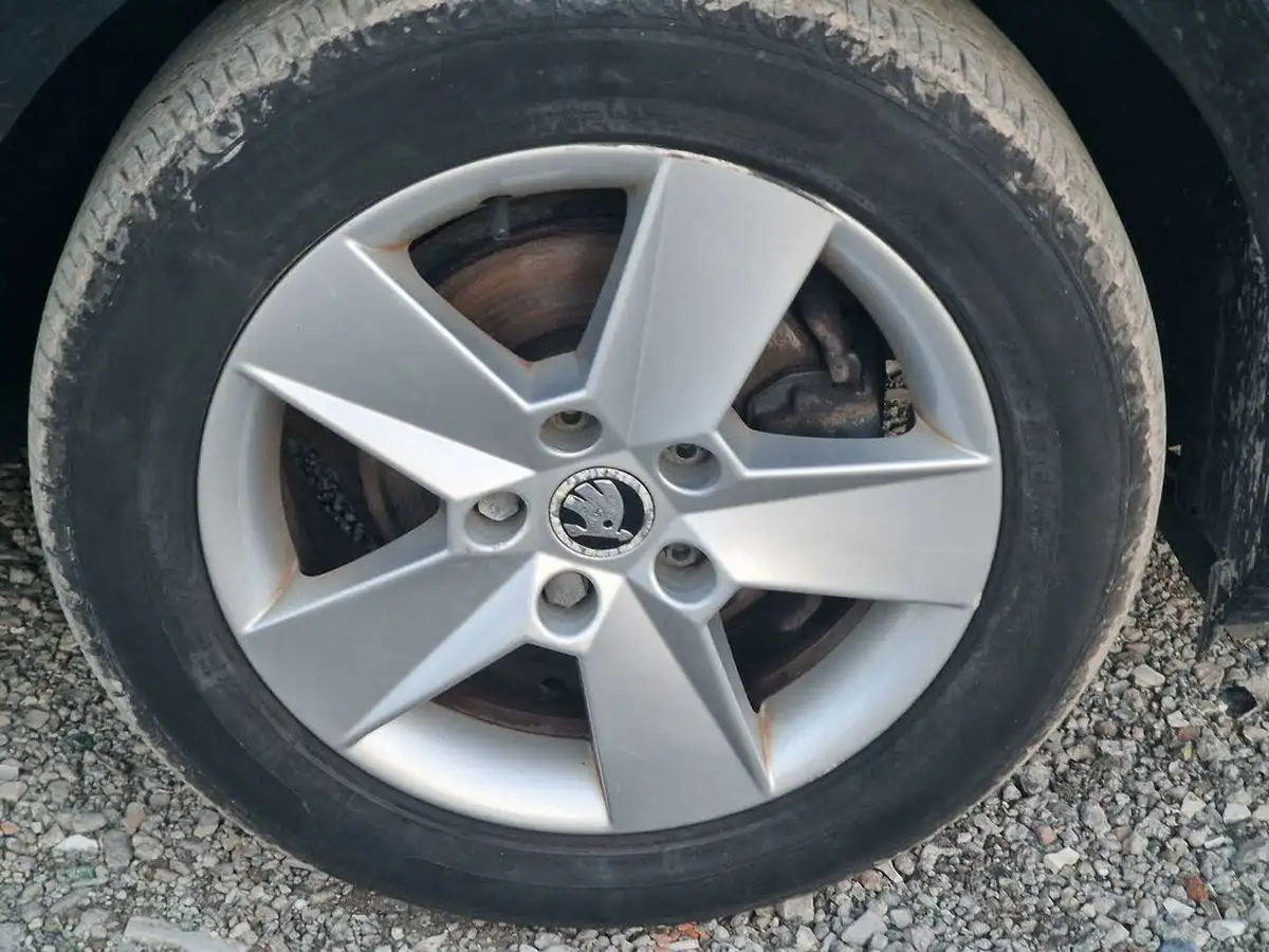 2014-skoda-octavia-16tdi-se-hatchback-big-23