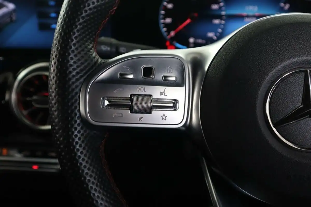 2023-mercedes-benz-glb-class-13-glb200-amg-line-executive-big-16