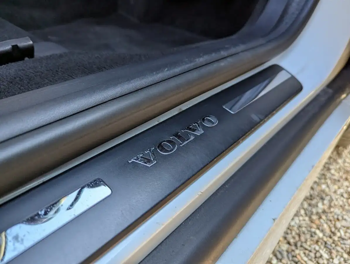 2016-volvo-xc60-24td-d5-se-lux-geartronic-big-28