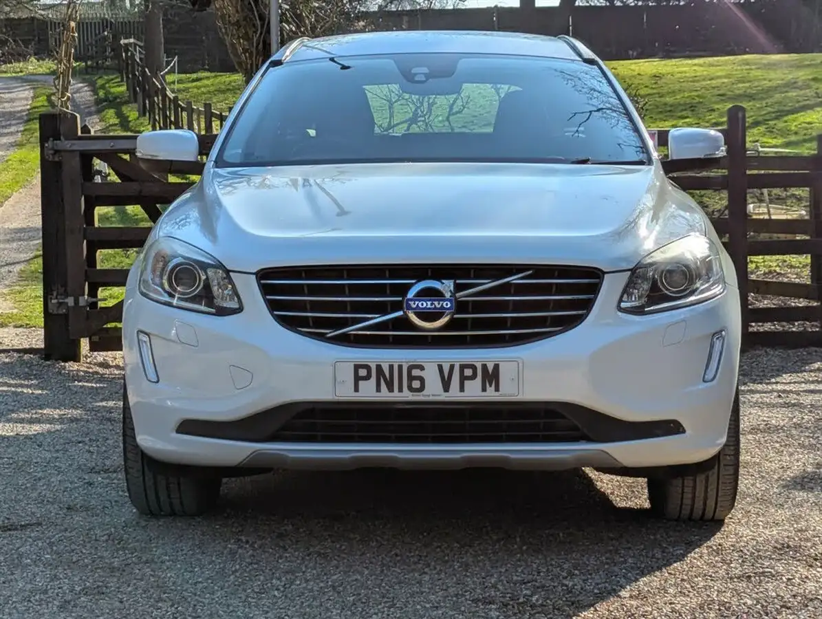 2016-volvo-xc60-24td-d5-se-lux-geartronic-big-1