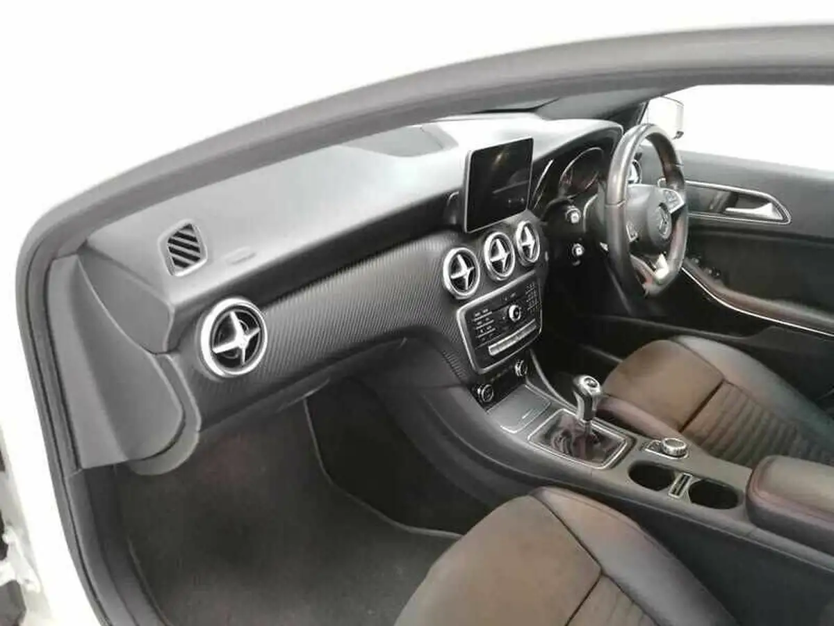 2017-mercedes-benz-a-class-15d-a180d-amg-line-ss-big-12