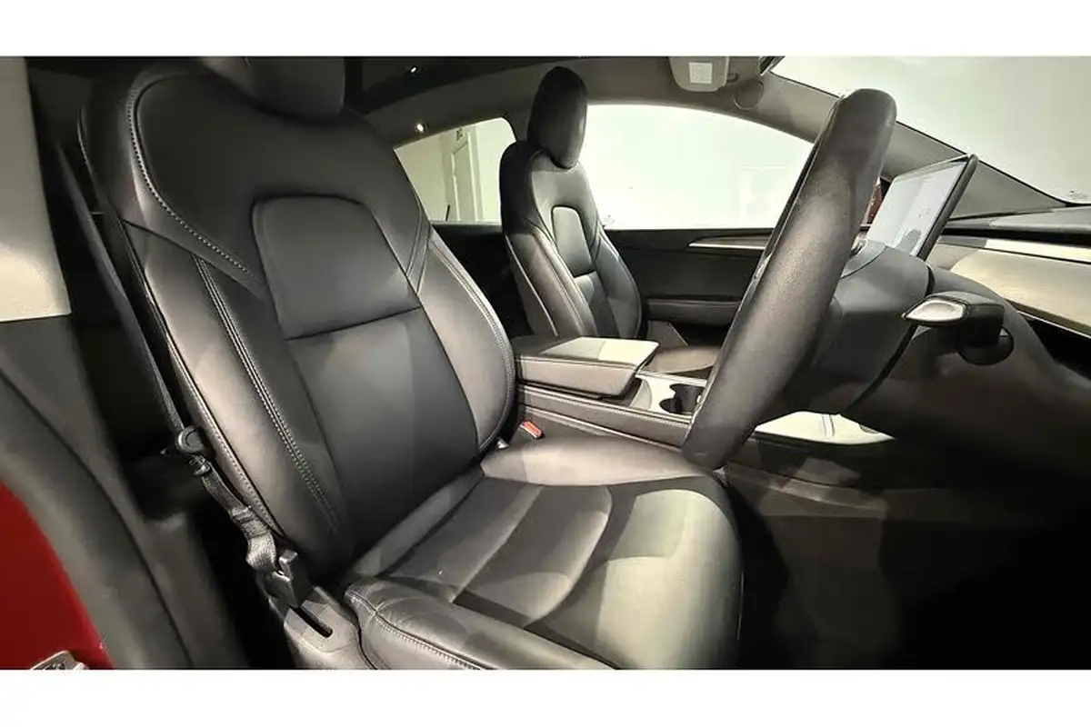 2022-tesla-model-y-e-long-range-big-24