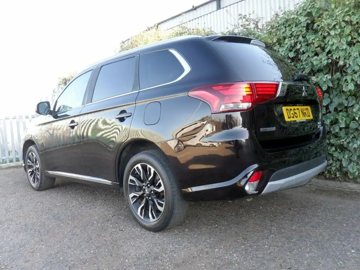 2017-mitsubishi-outlander-20-juro-phev-big-19